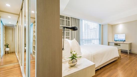 One Bedroom Corner Suite